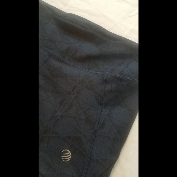 NWOT - MPG Electrolyte 3" hot shorts - Picture 2 of 9